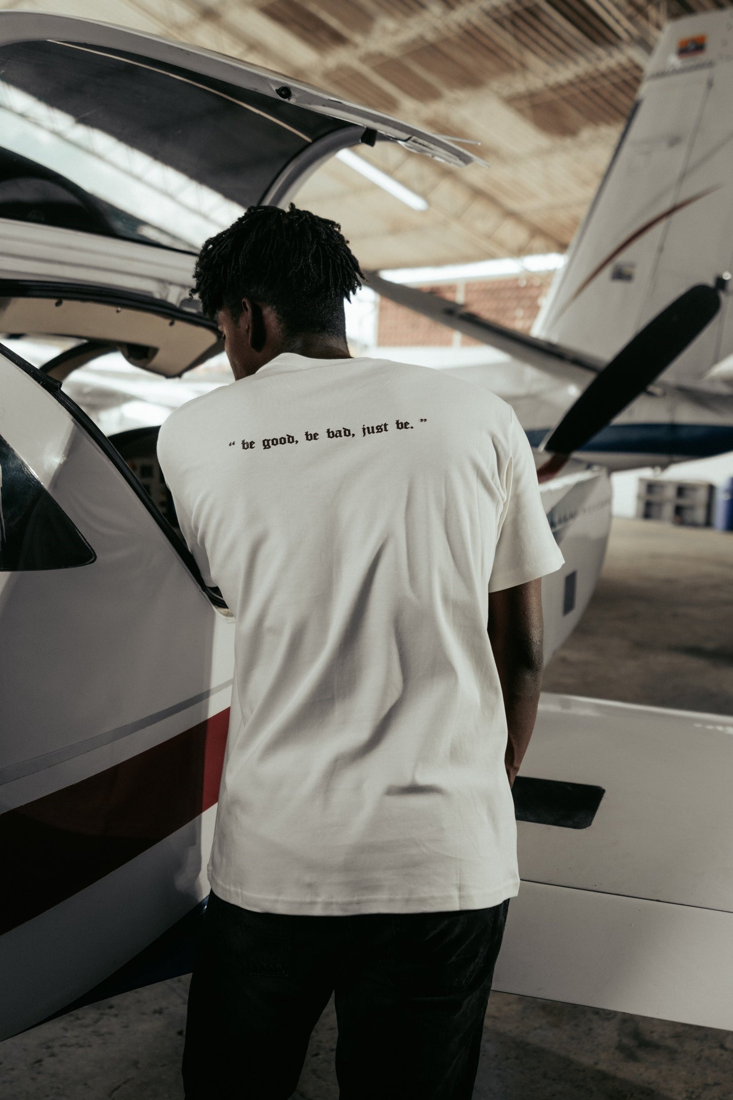 OFFWHITE BASIC T-SHIRT WITH MAROON LOGO